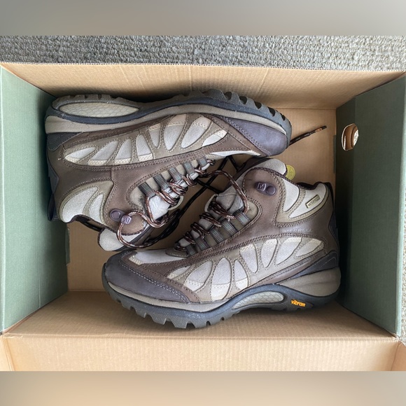 Women’s Merrell Hiking Boots - Picture 1 of 7